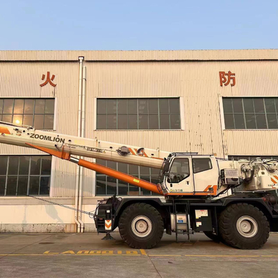 ZOOMLION RT75 RT25 Grue sur terrain accidenté avec cylindre hydraulique Changjiang à Shanghai