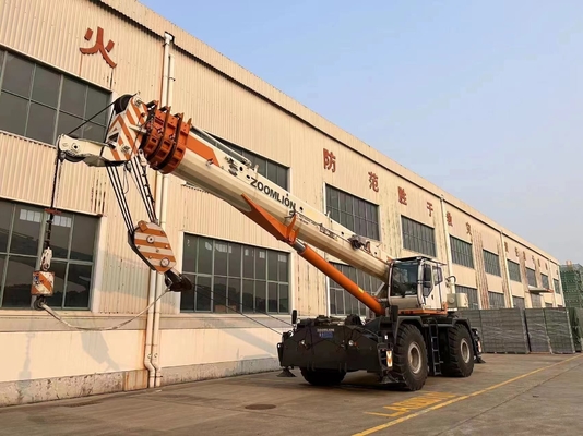 ZOOMLION RT75 RT25 Grue sur terrain accidenté avec cylindre hydraulique Changjiang à Shanghai