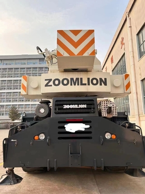 ZOOMLION RT75 RT25 Grue sur terrain accidenté avec cylindre hydraulique Changjiang à Shanghai