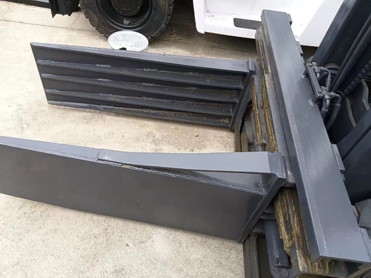 Le chariot élévateur FD30T jaune est une machine polyvalente pour diverses applications