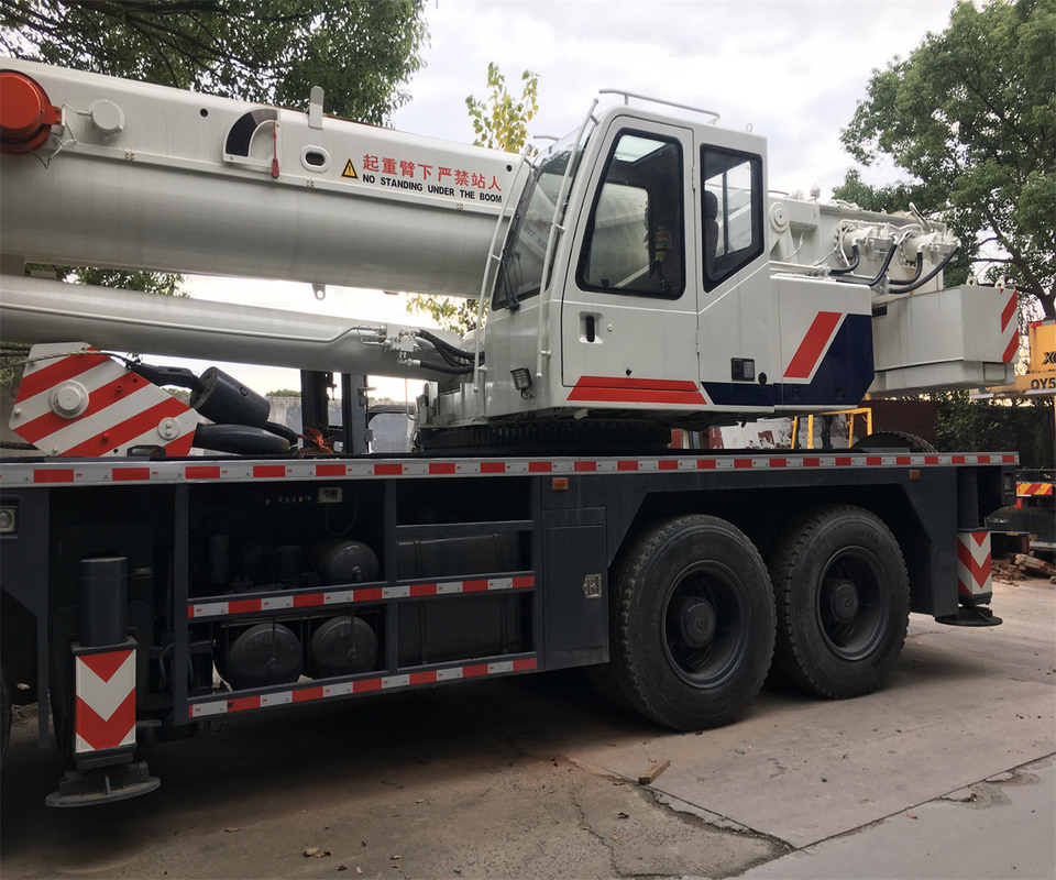 ZOOMLION QAY180 Grue de camion Grue mobile 70000 kg pour le marché chinois de la construction