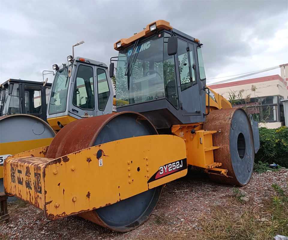 Force excitante 50KN 21000 KG rouleau routier utilisé 3Y252 pour votre construction