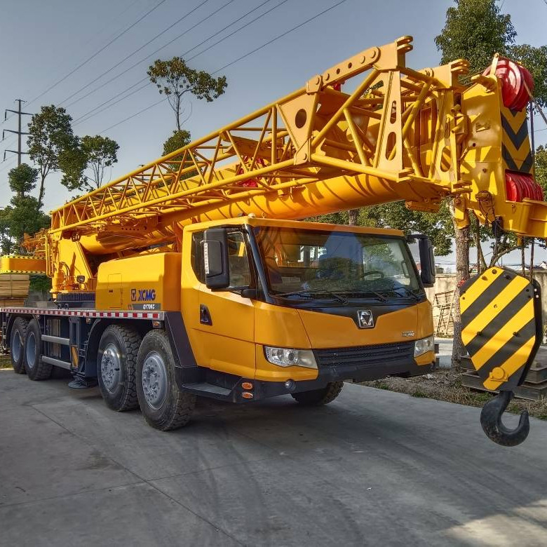 Temps de levage nominal de 350 KN.m Utilisé par une grue de camion XCM QY70KC pour des opérations lourdes