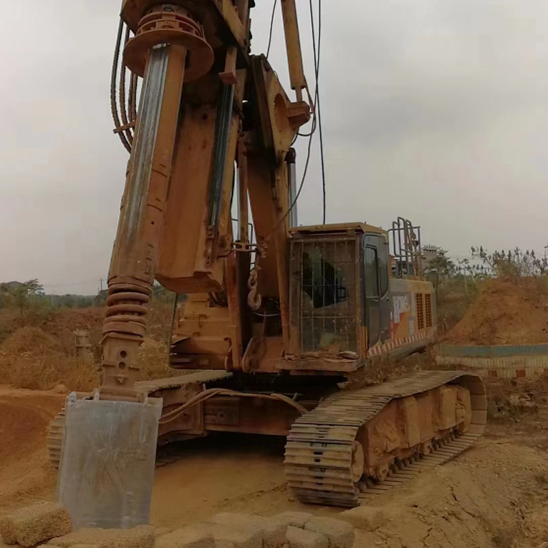 La plateforme de rotation Soilmec est équipée d'une plateforme de rotation SR150C, SR280C, SR250C, XR150D, XR180 et SR250