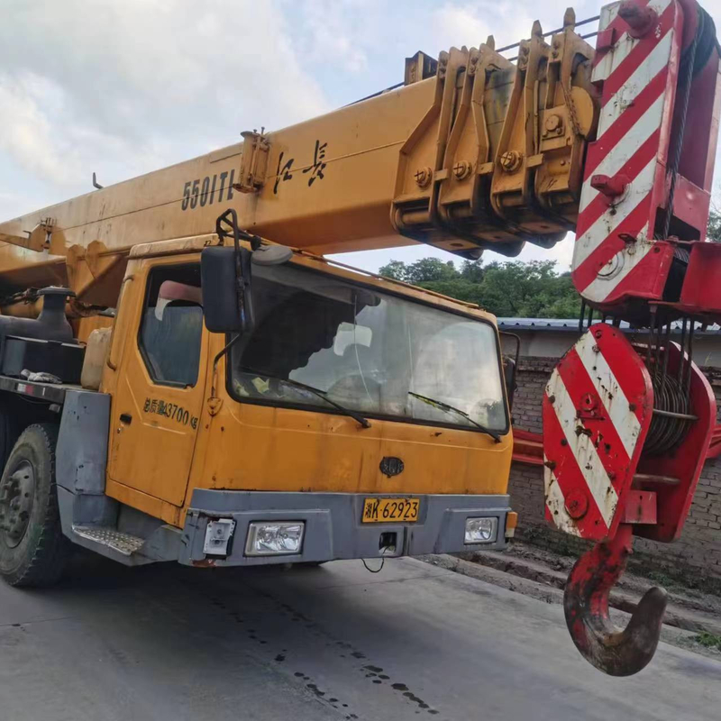 LT1130 LT1070 LT1055 130T 70T 55T 100T Grue de camion avec une hauteur de levage maximale de 48 m