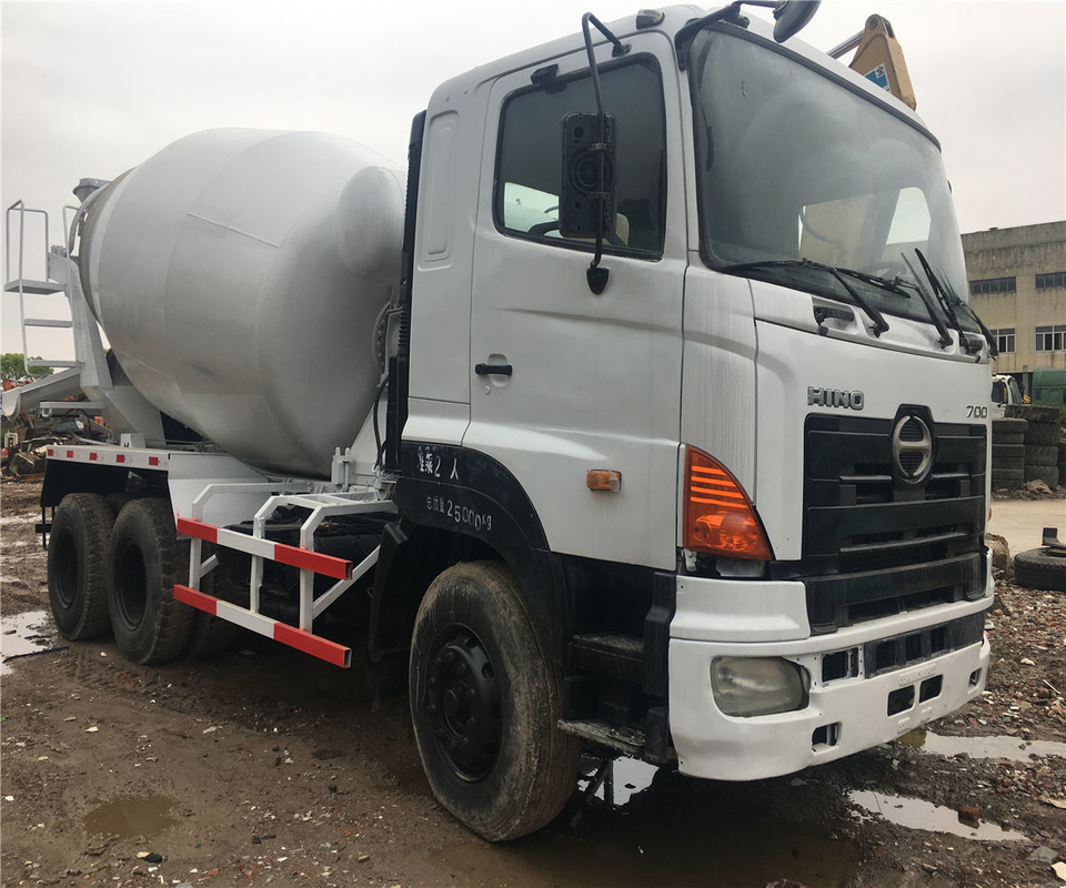 Camion à béton HINO 700 d'occasion avec 24120*9940*17190 mm de contour à un prix abordable